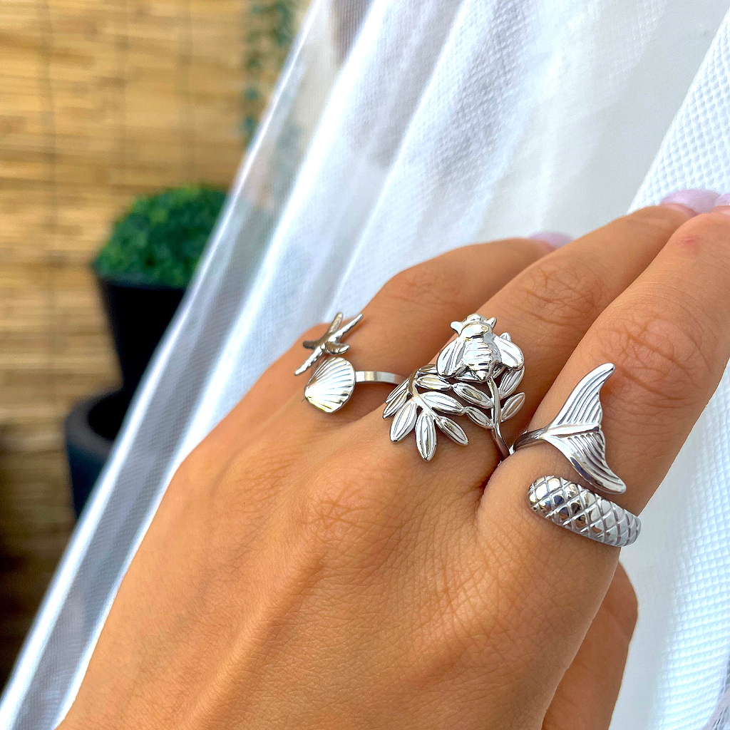 Silver Honey Bee – Anillo Plateado con Abeja y Rama