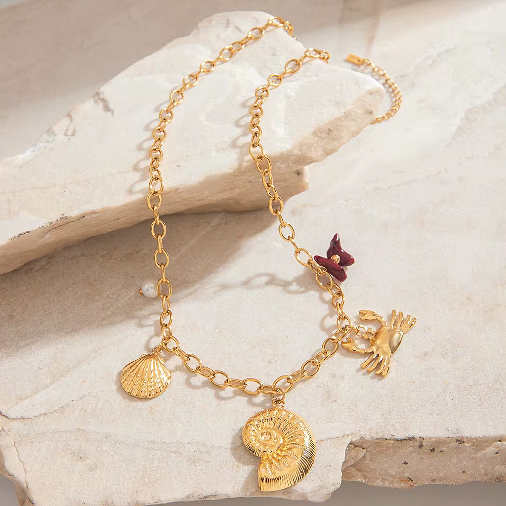 Raíz de Sal bañada en Oro 18k – Collar Dorado con Dijes Marinos