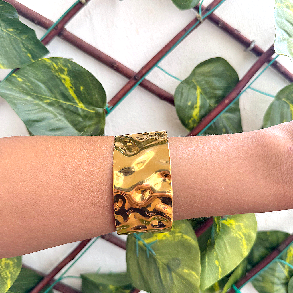 Marza 18K – Pulsera Ancha Dorada con Baño en Oro de 18K