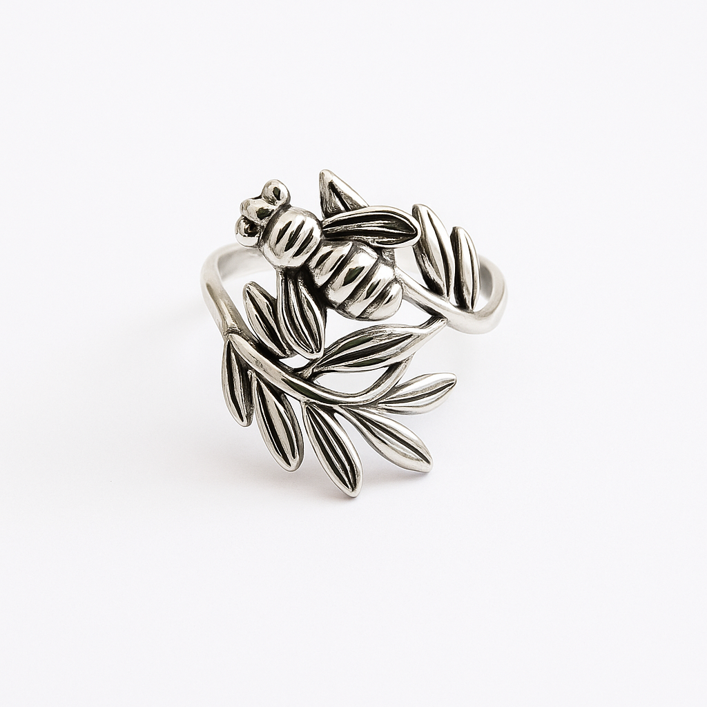 Silver Honey Bee – Anillo Plateado con Abeja y Rama