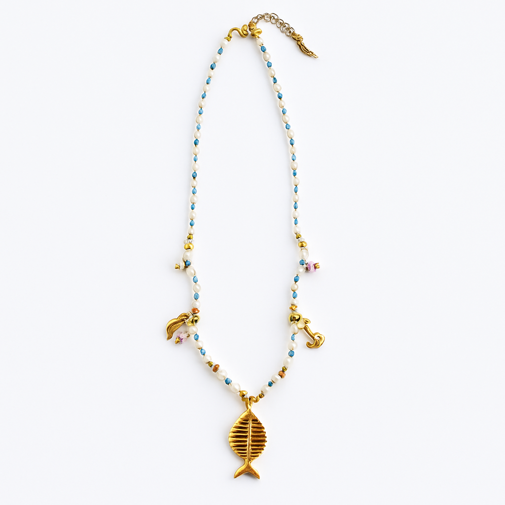 Bahía 18K – Collar con Encantos Marinos y Baño en Oro