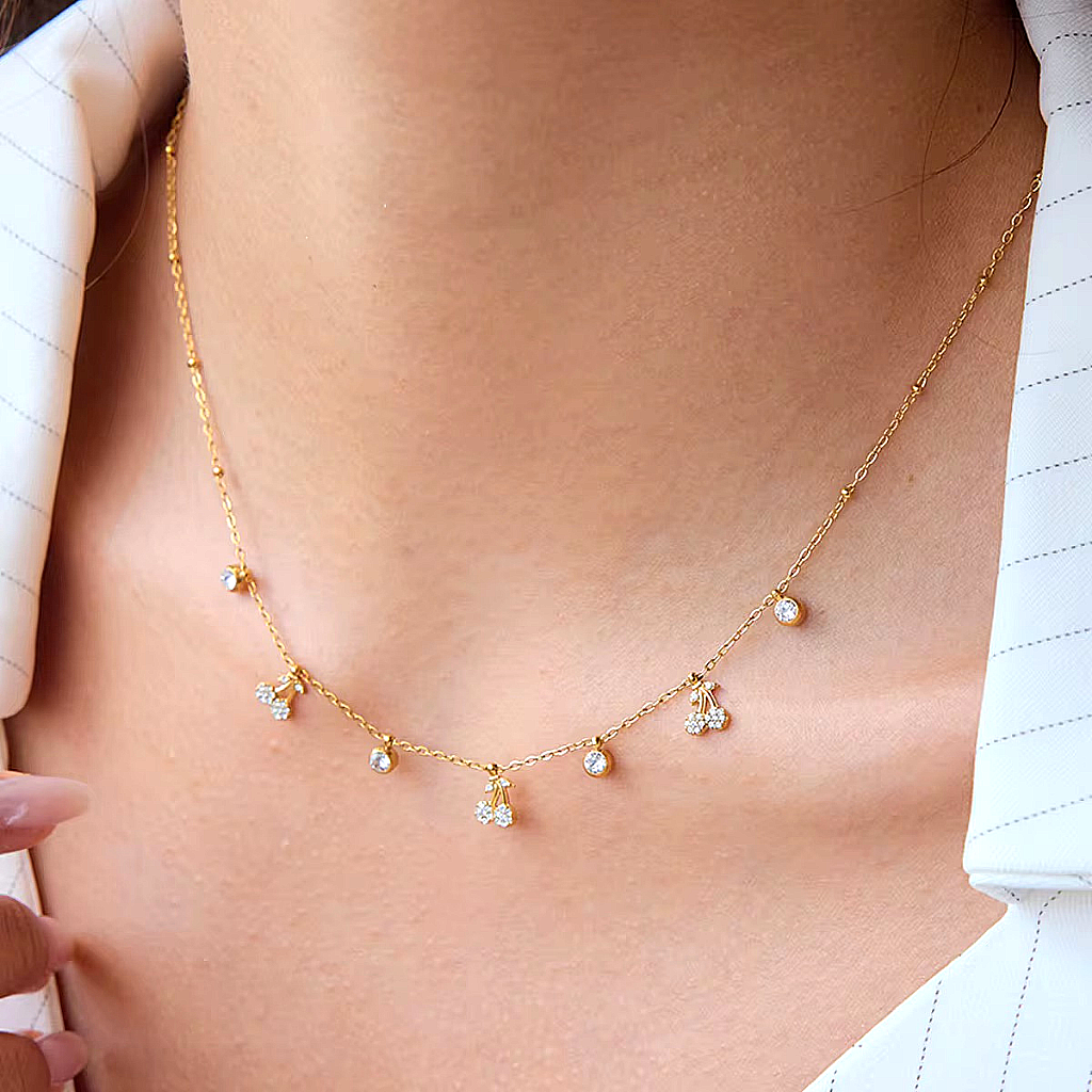Mini Cherries 18K – Collar con Dijes de Cereza Baño de Oro