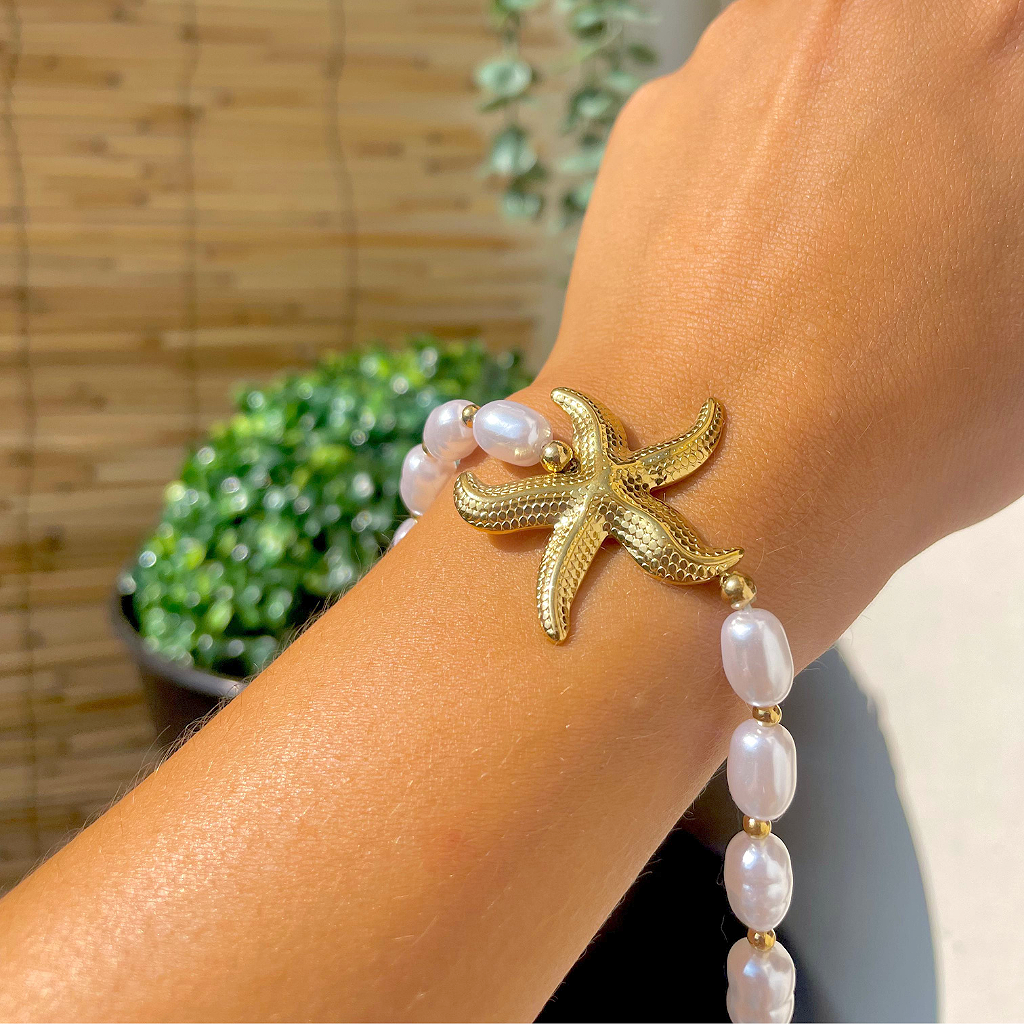 Perlas del Mar – Pulsera con Perlas Blancas y Estrella de Mar Dorada