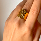 Golden Wave Oro 18K – Anillo Baño de Oro con Forma Orgánica