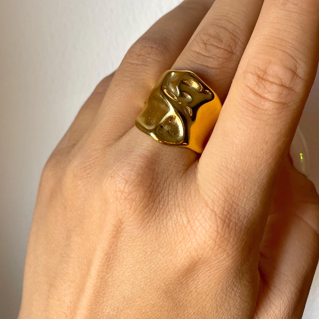 Golden Wave Oro 18K – Anillo Baño de Oro con Forma Orgánica
