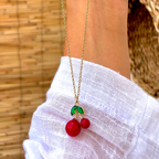 Passion – Collar Dorado con Cereza Esmaltada