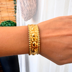 Soleya 18K – Pulsera Dorada con Relieve de Esferas