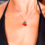 Passion – Collar Dorado con Cereza Esmaltada