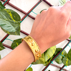 Soleya 18K – Pulsera Dorada con Relieve de Esferas