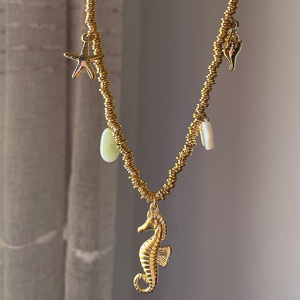 Marena - Collar con dijes marinos