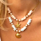 Coral Shell bañada en Oro 18K – Collar Dorado con Concha y Detalles en Coral Azul