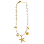 Perlas del Mar – Collar de Perlas con Dijes Dorados