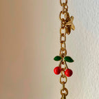 Cherry Glow – Pulsera de Eslabones Dorados con Dijes Frutales y Marinos
